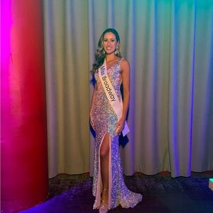 Lovely gown / sequins